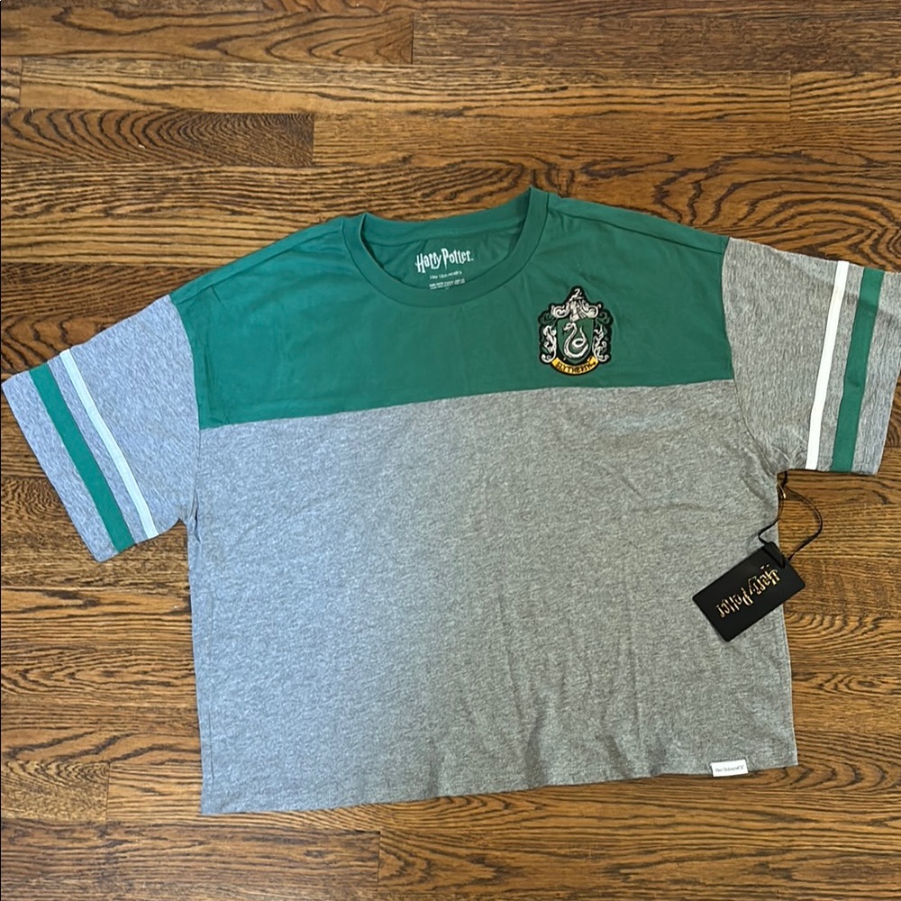 Slytherin Green and Gray crop Short Sleeve Tee Her Universe XL NWT harry potter